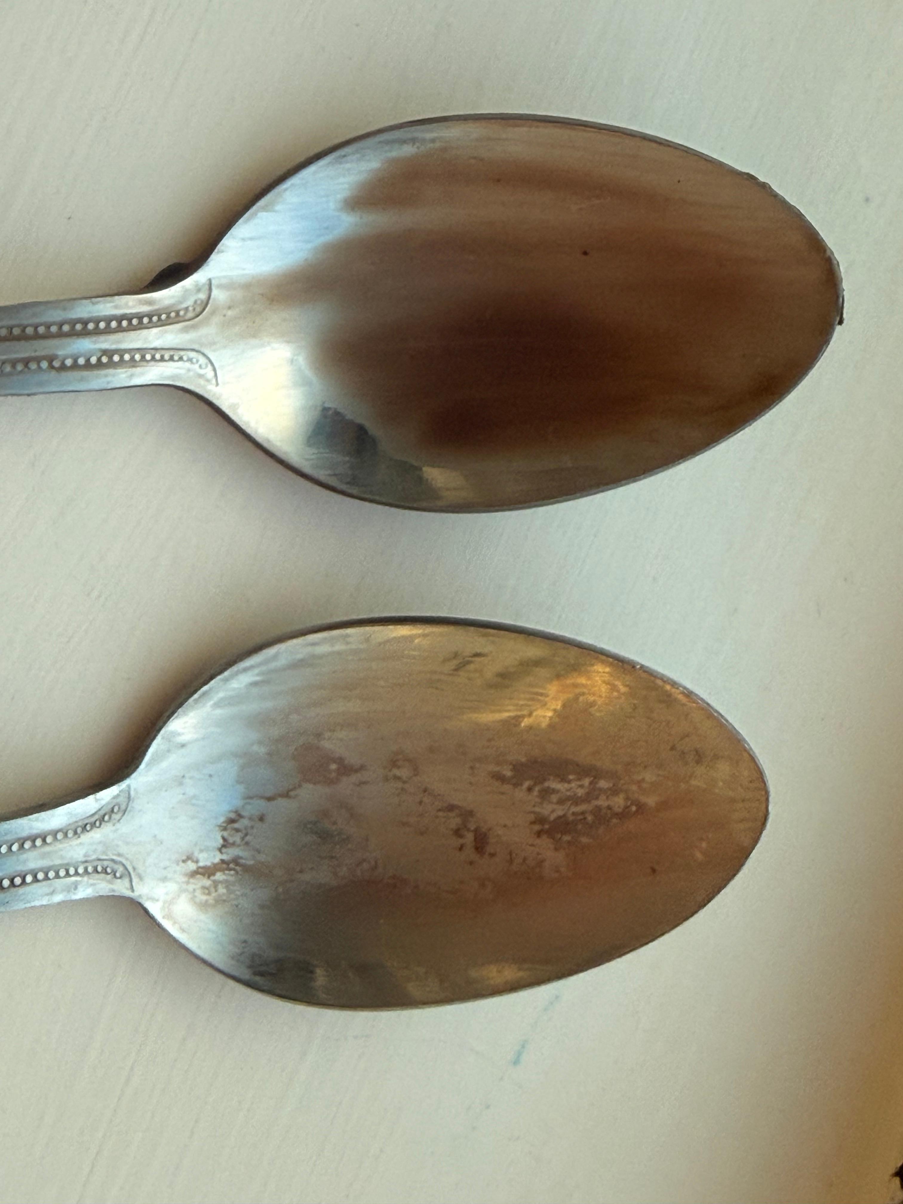 The filthy spoons in my room 