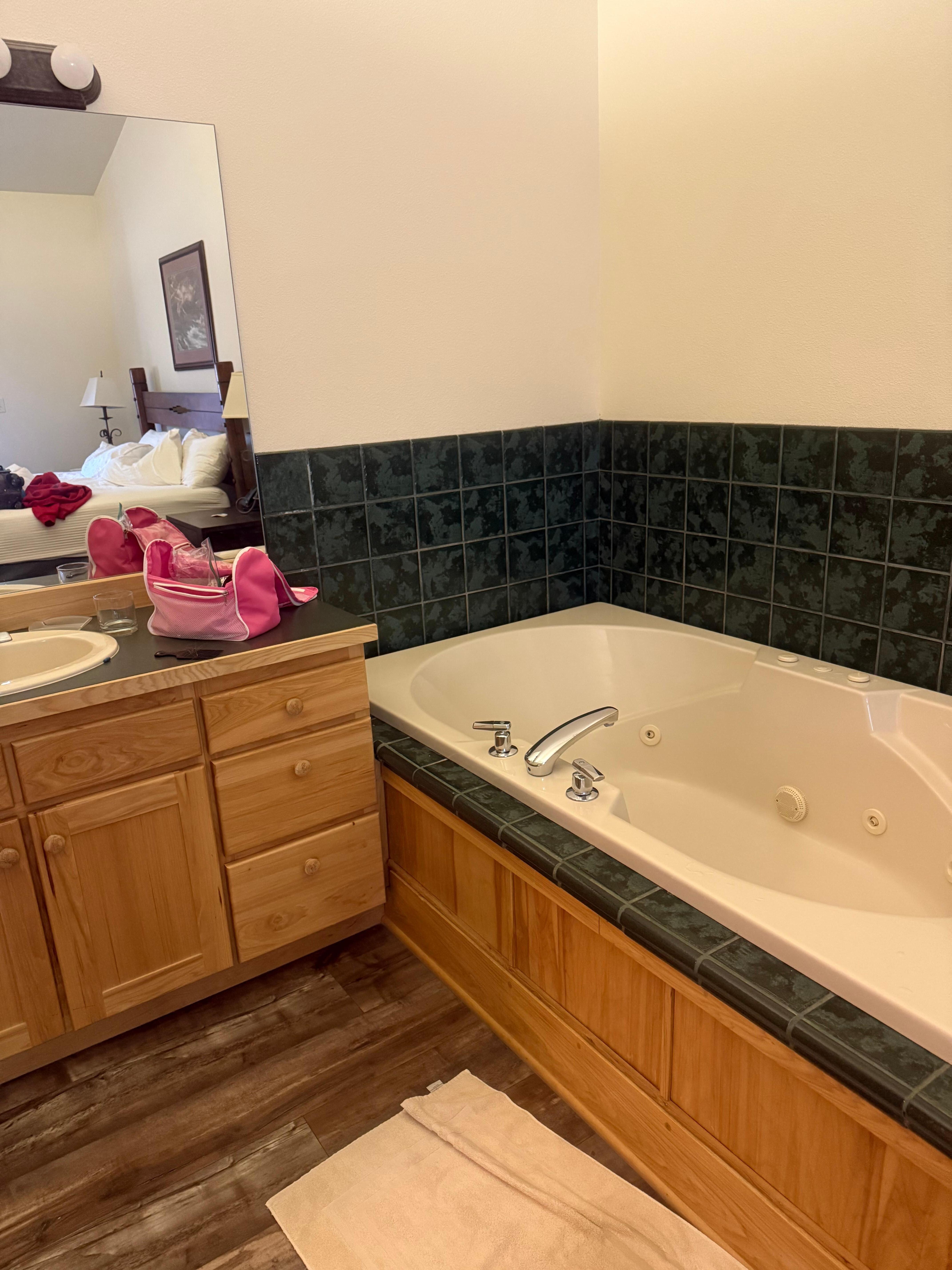 Bathtub in the room 
