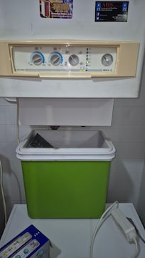 Leaking gas heating system with an ice box under as a drainage