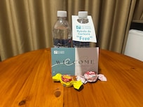 Complimentary water and bonbons
