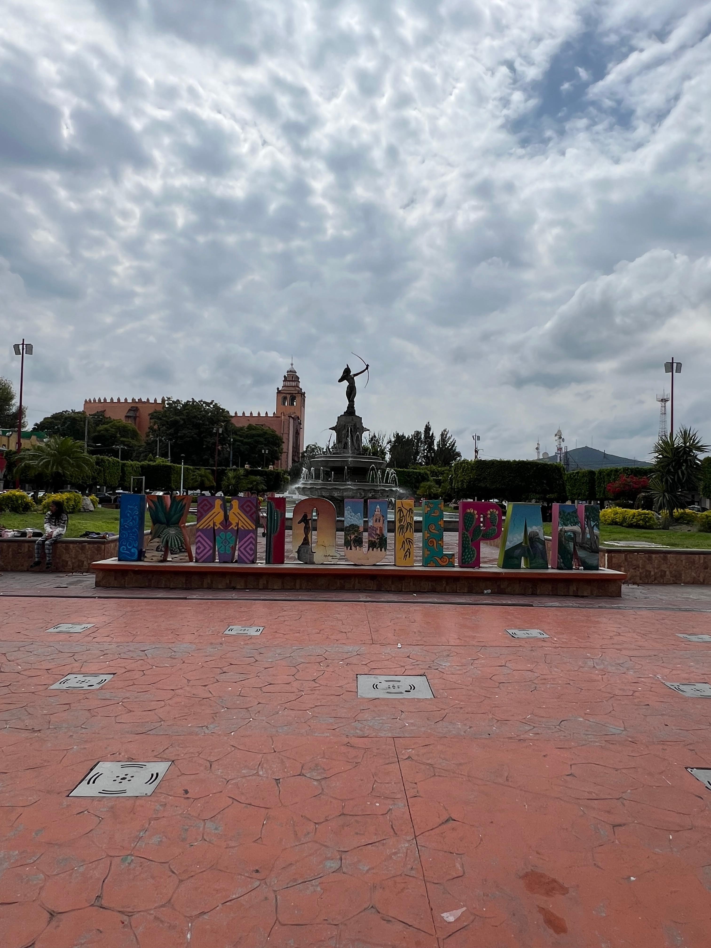 El lugar es hermoso y con muchas tiendas y restaurantes.