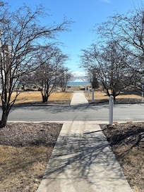 View and distance to the lake from front entrance