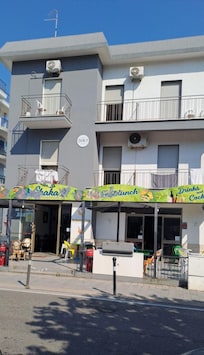 fronte hotel