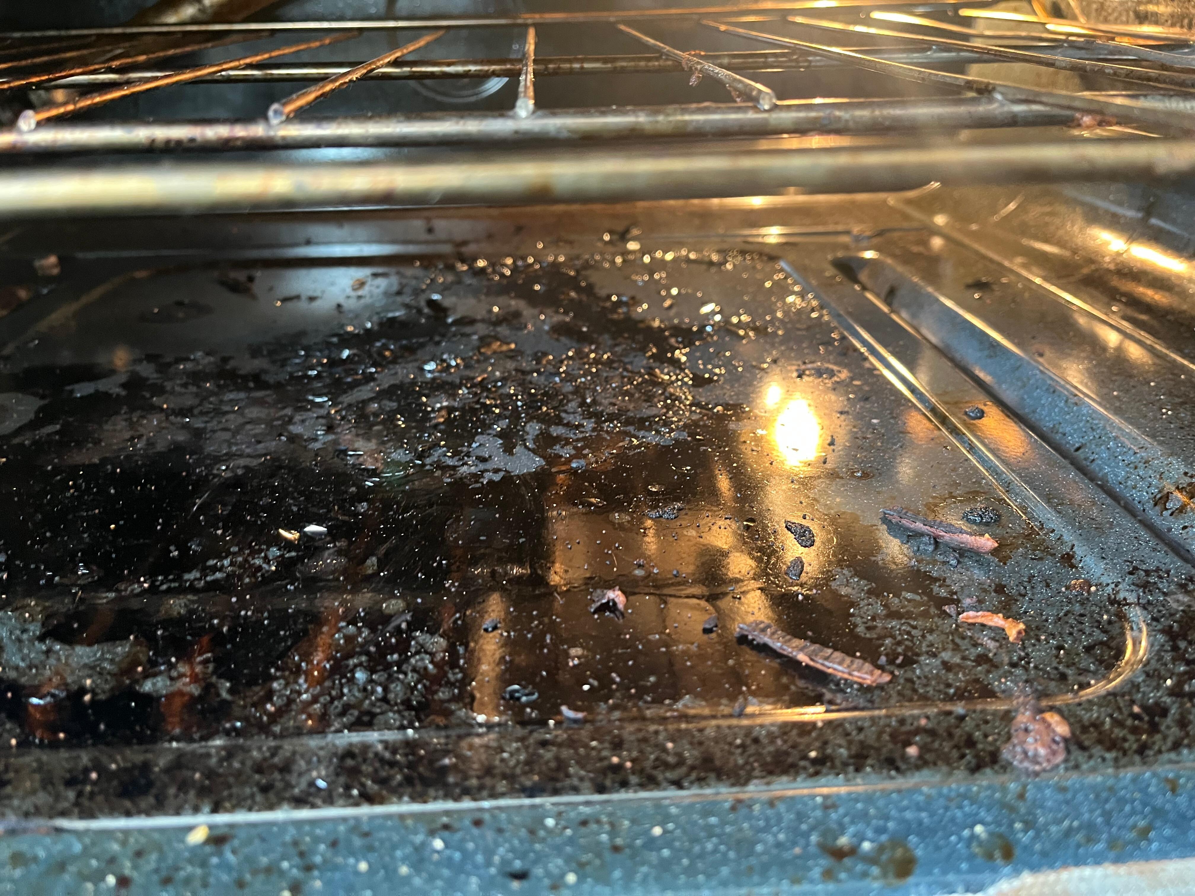 Puddles of grease in the upper oven