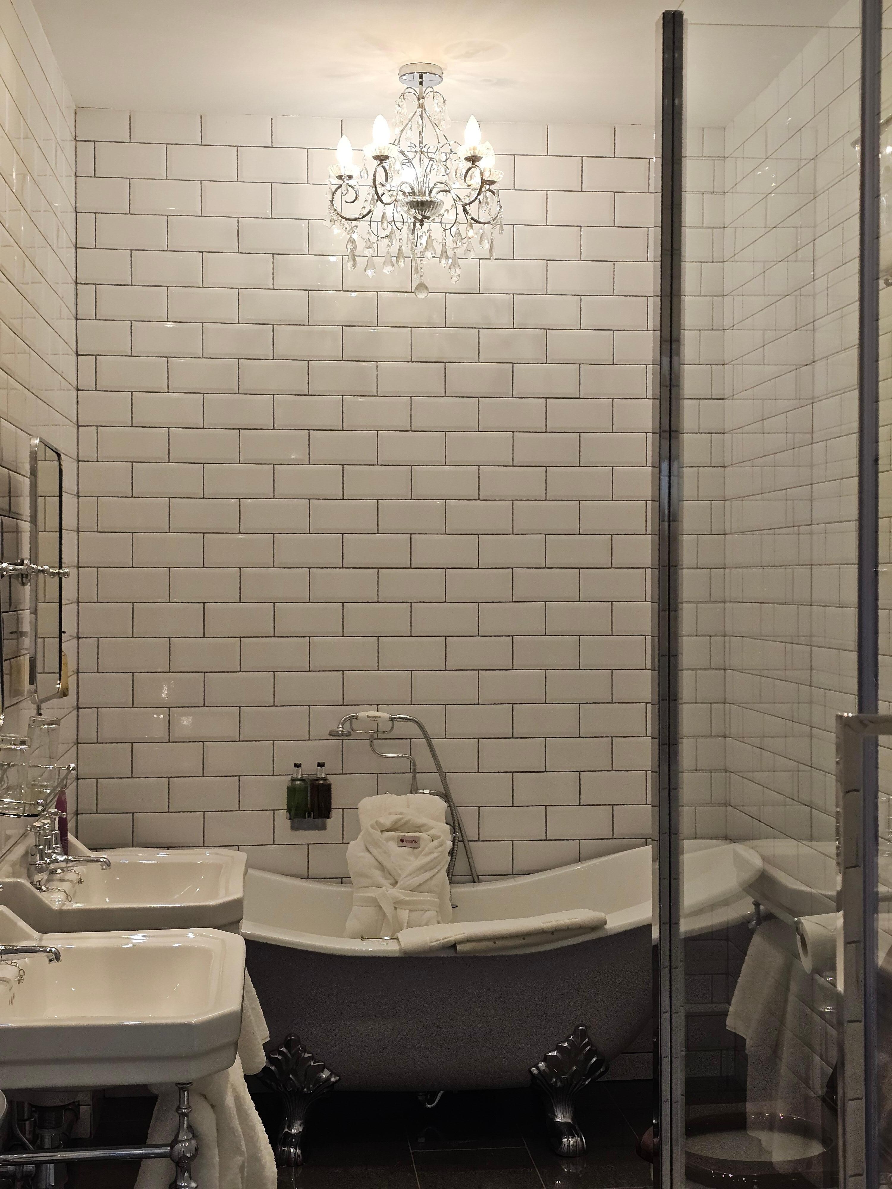 Suite Bathroom 🛁 