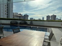 プールサイドでモーニング楽しめます