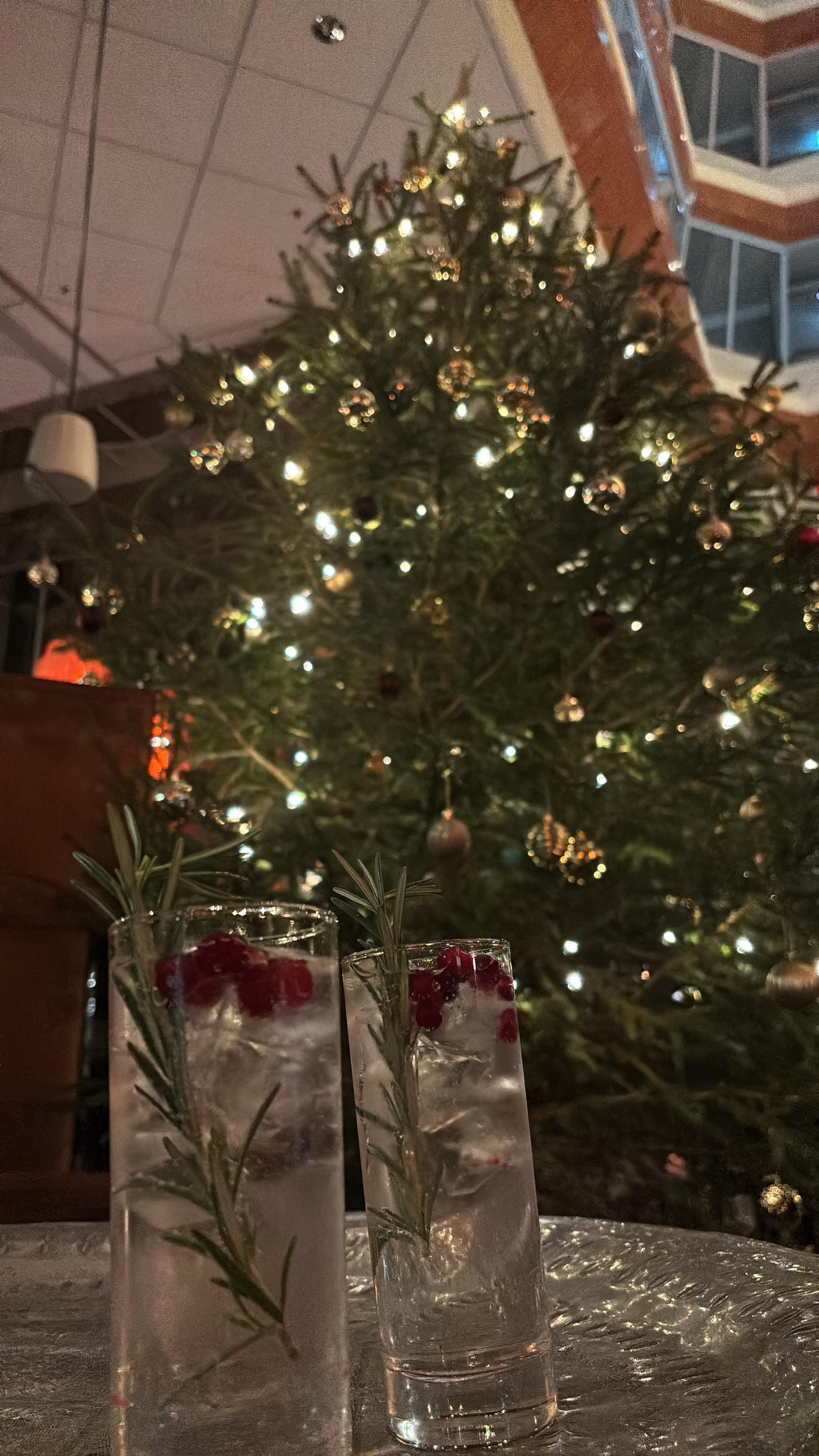 Weihnächtlicher Drink in Hotelbar