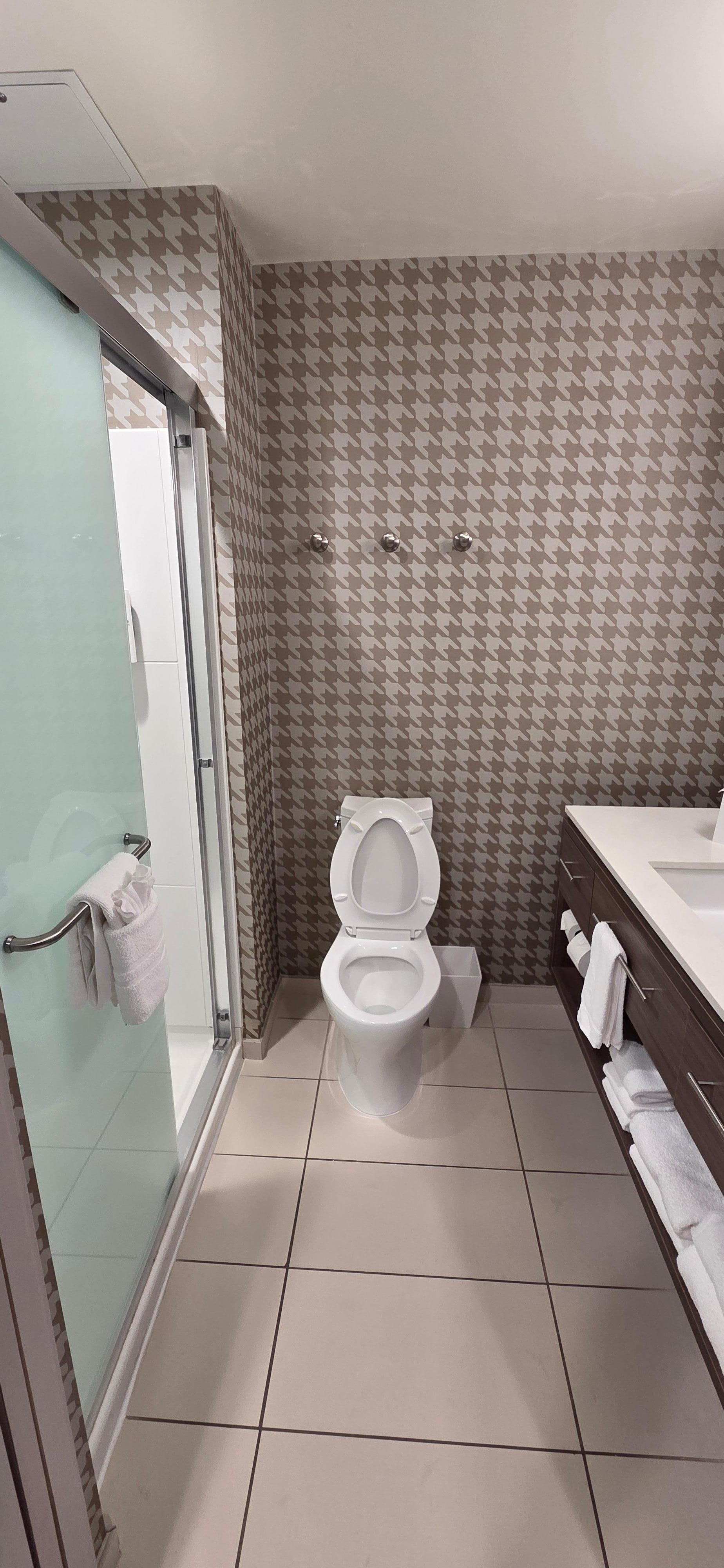 Clean & comfortable bathroom 