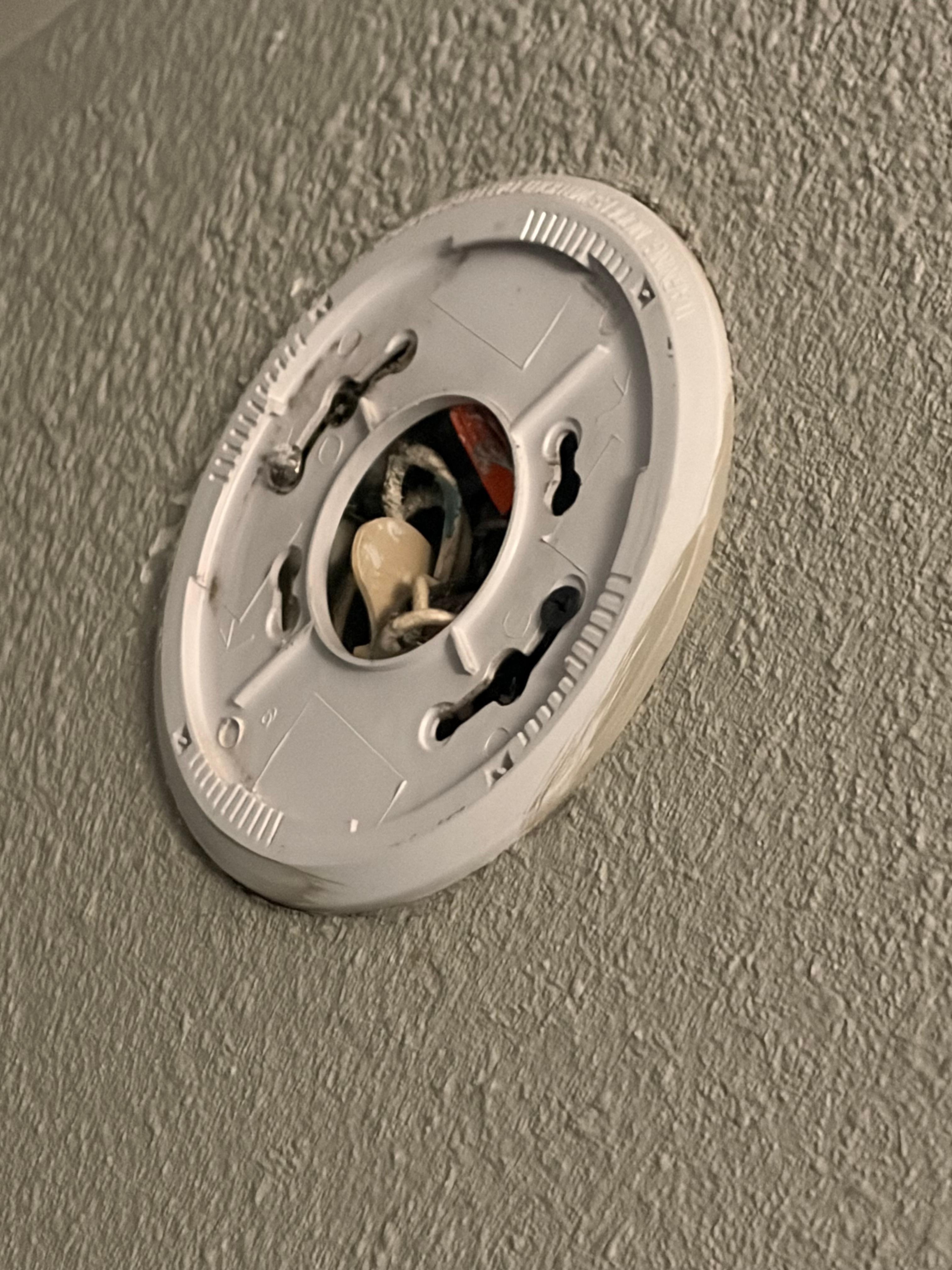 Smoke alarm non-existent 