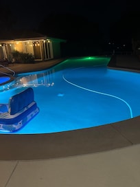 Pool & spa out the back door😍