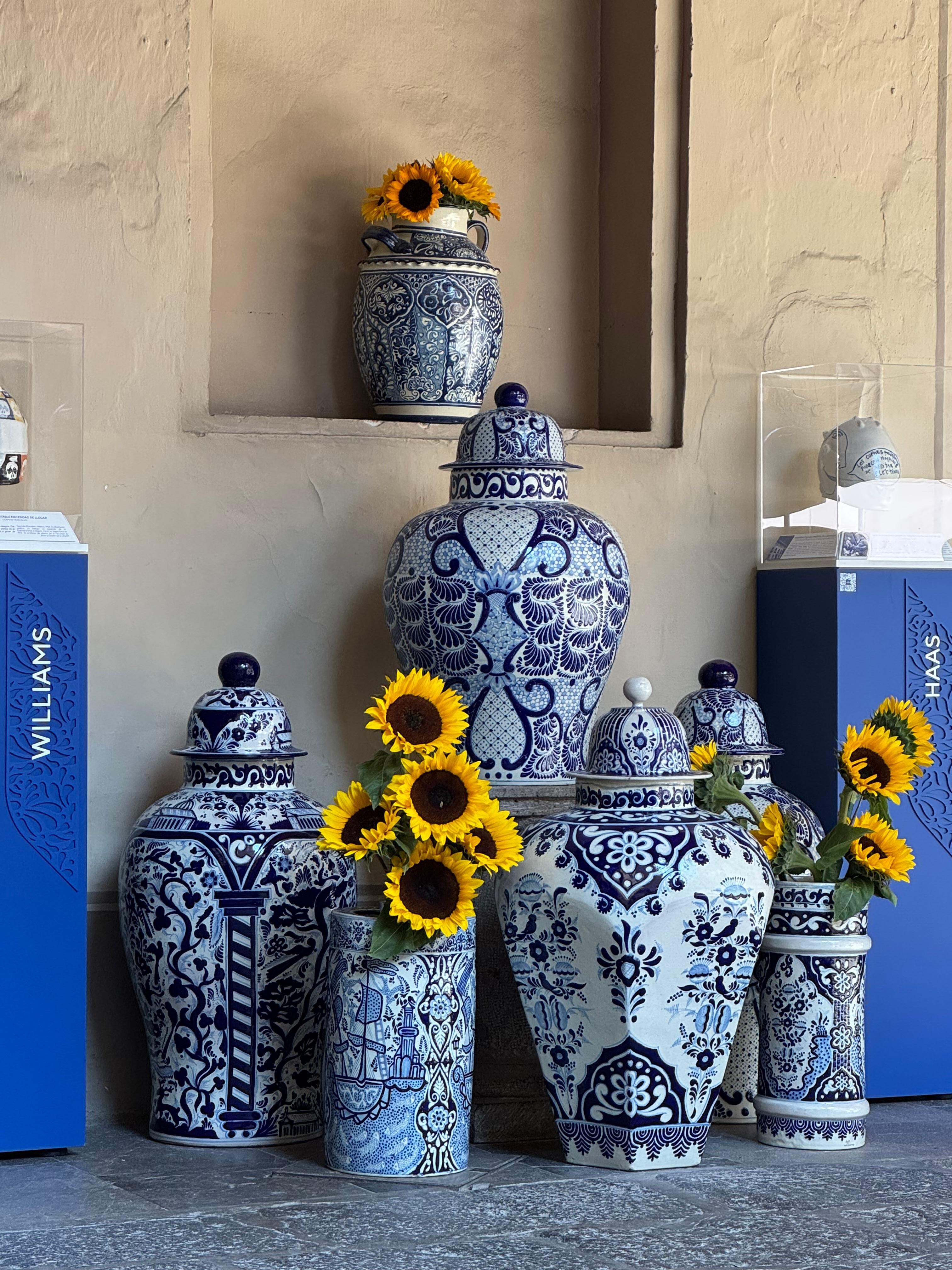 Caminando por los pasillos.