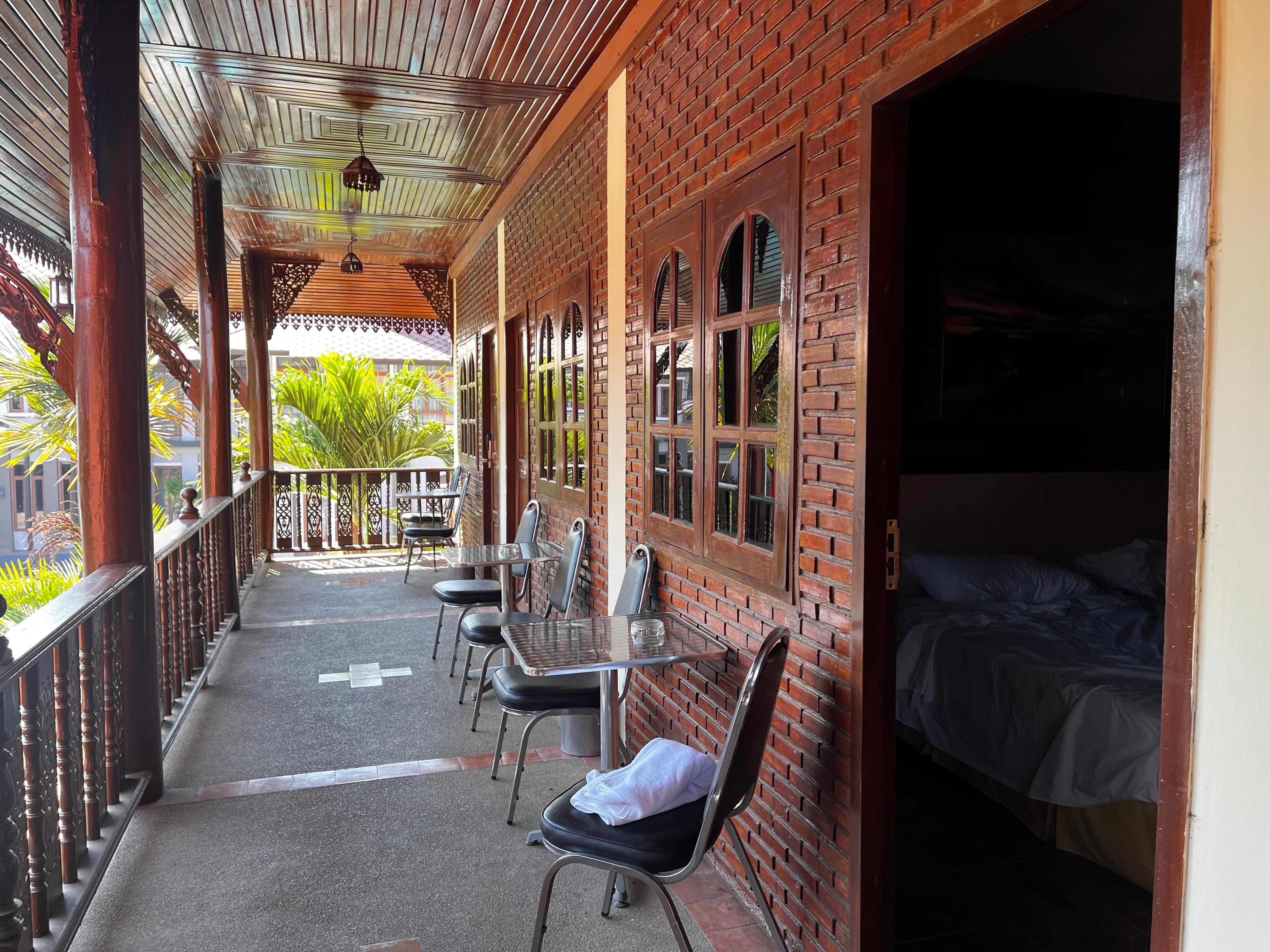 Upstairs verander / walkway