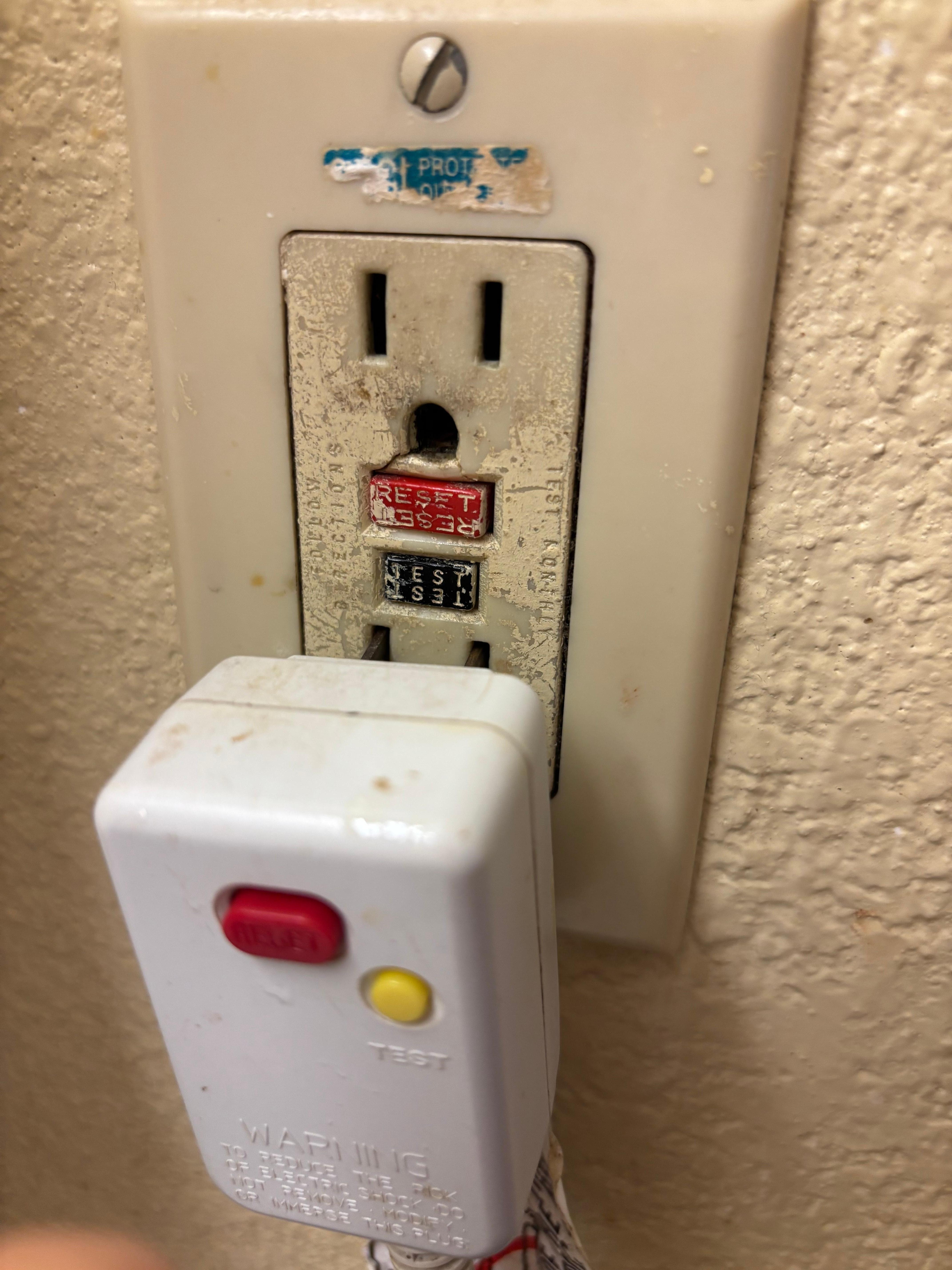 Hairdryer doesn’t work or the outlet