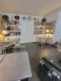Small but cute breakfast area. Fantastic breakfast.