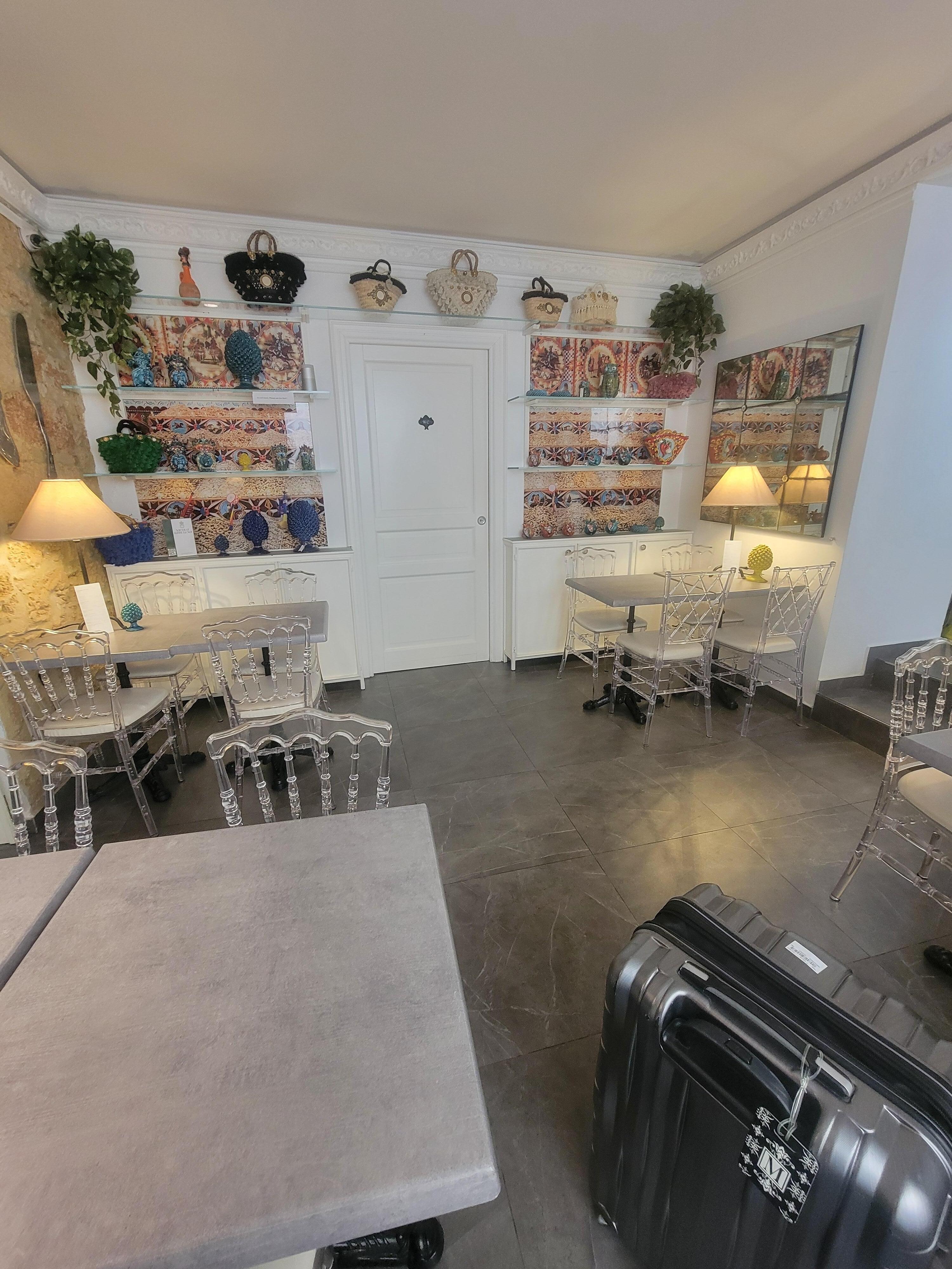 Small but cute breakfast area. Fantastic breakfast. 