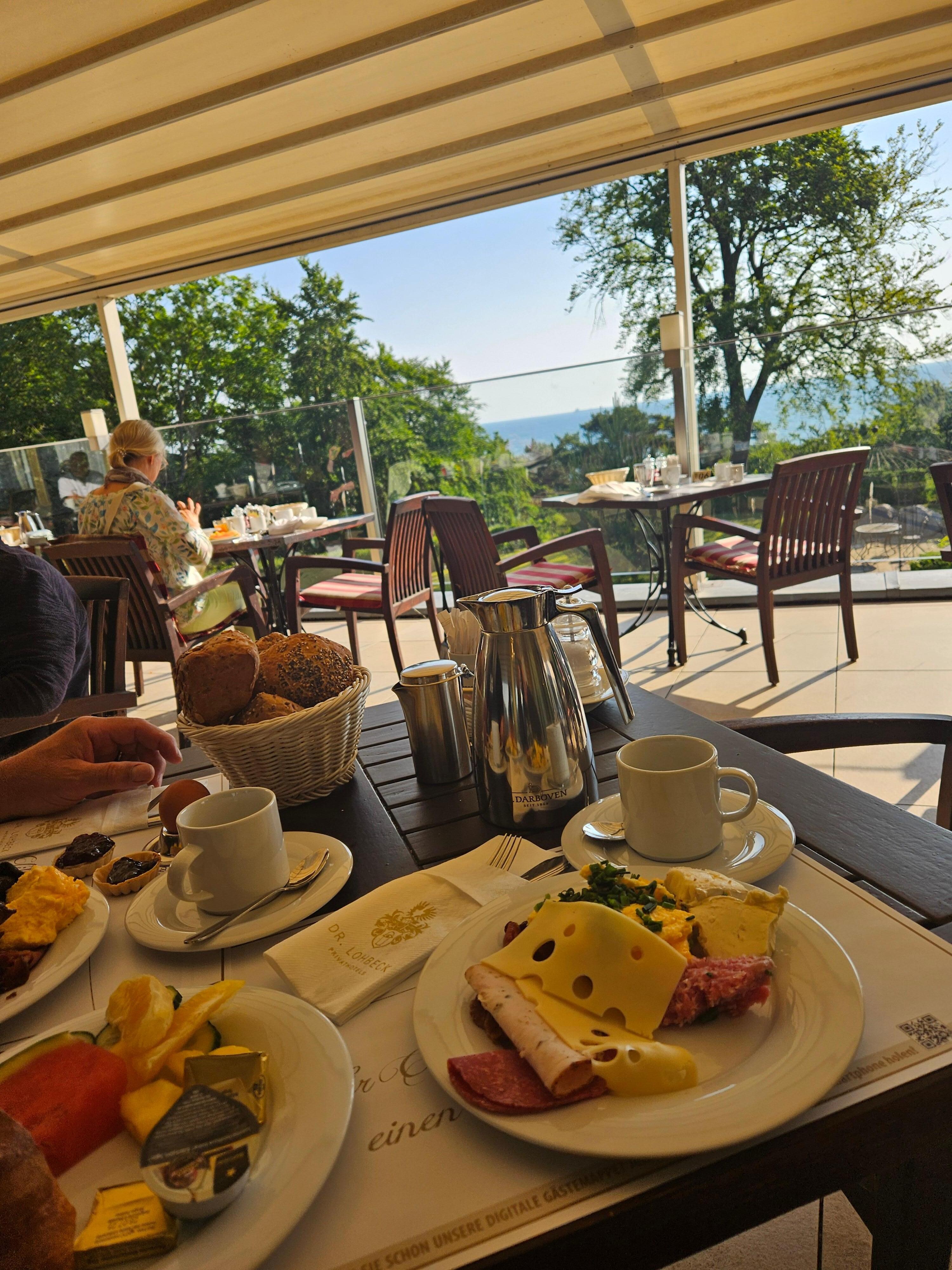 Frühstück mit Meerblick
