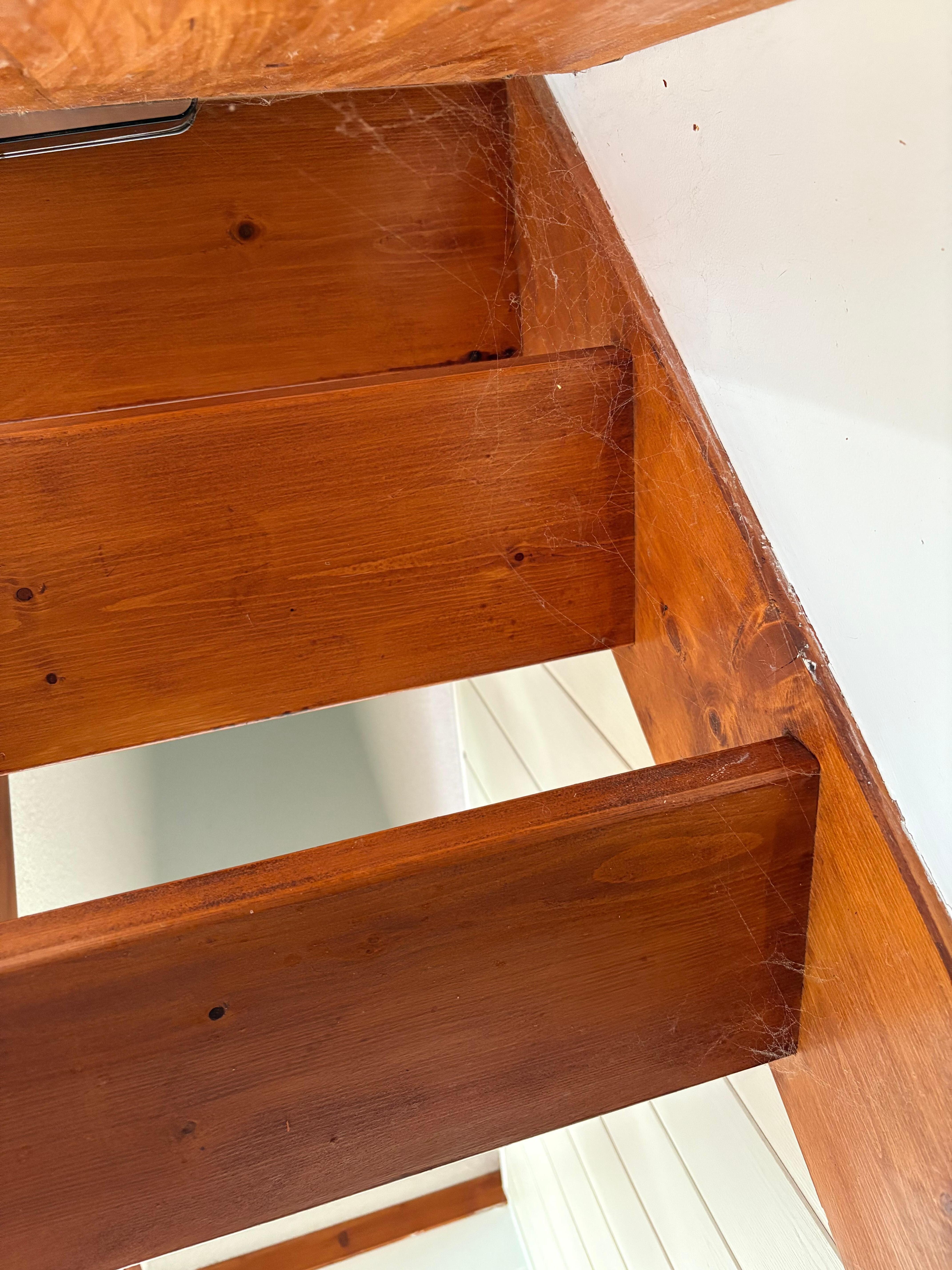 Nombreuses toiles d’araignée à notre arrivée. 