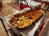 Pizza restaurant nearby