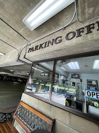 ホテル裏のハレコア月極駐車場へのアクセスが良い