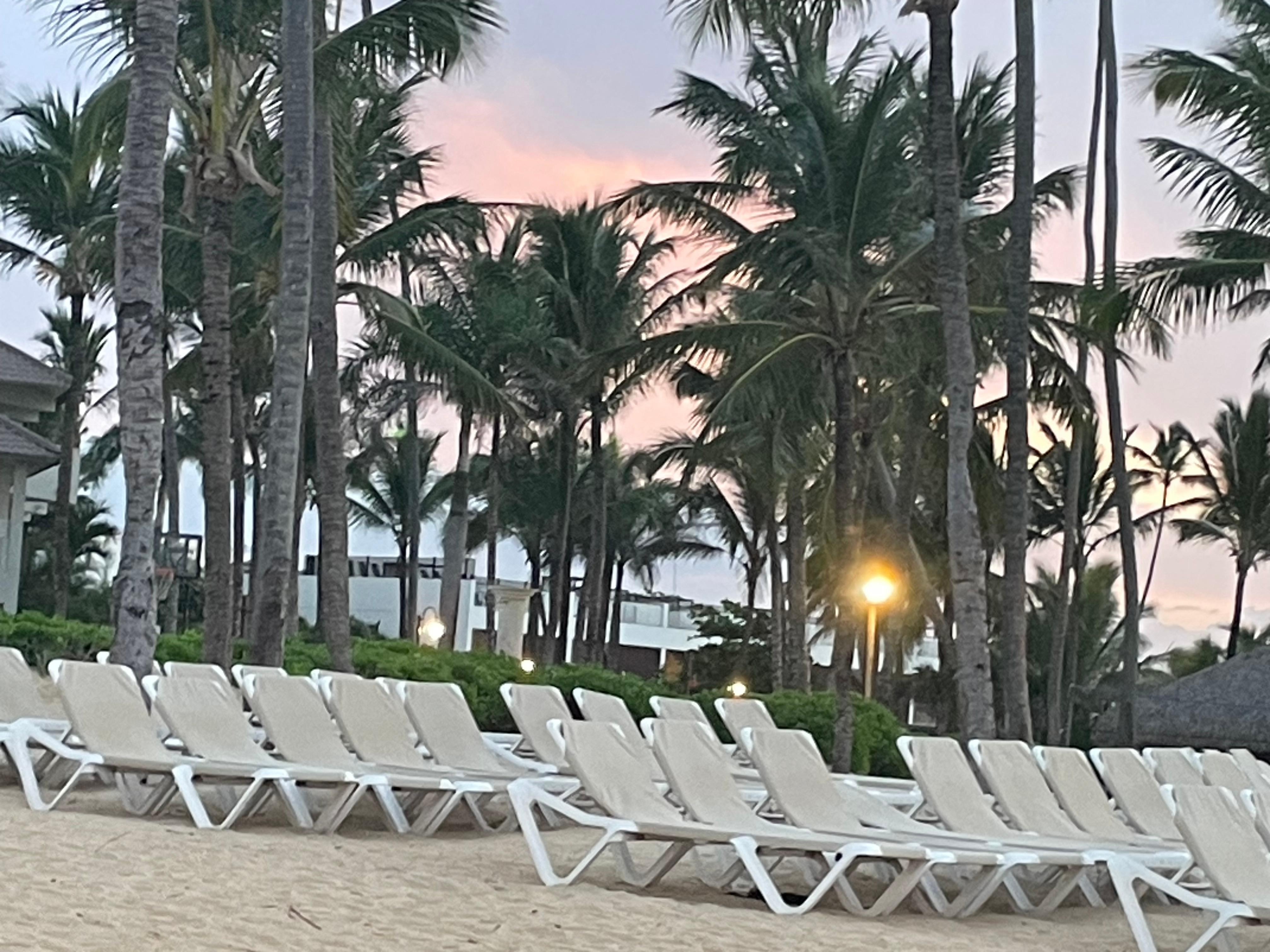 Setting sun at the beach