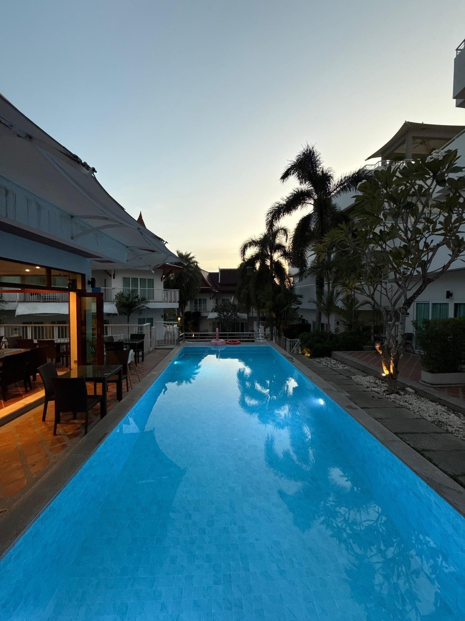 Hotel restaurant Nawa on the left.