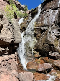 Nearby Hayes falls.