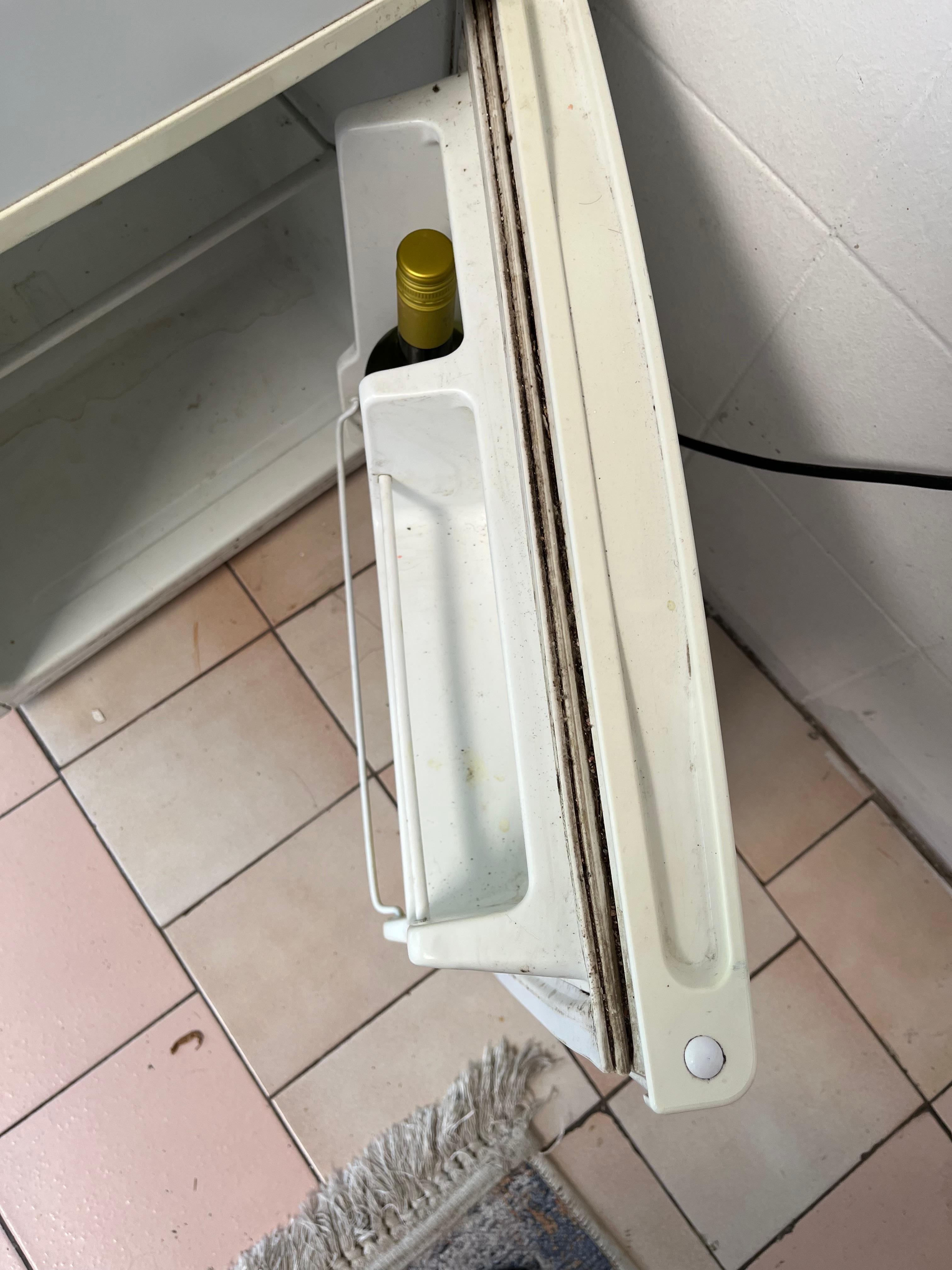 Frigo needs to be cleaned.