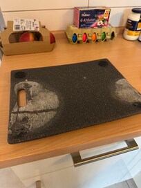 Anscheinend kein Geld um neue Ausstattung zu kaufen, die Küchenutensilien sind unbrauchbar