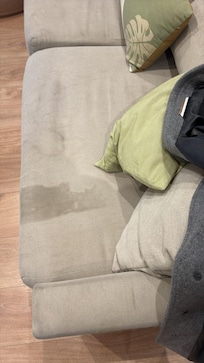 Wiederliche Flecken auf dem Sofa- nicht nutzbar Disgusting stains on the sofa – unusable