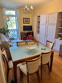 Dining/living room