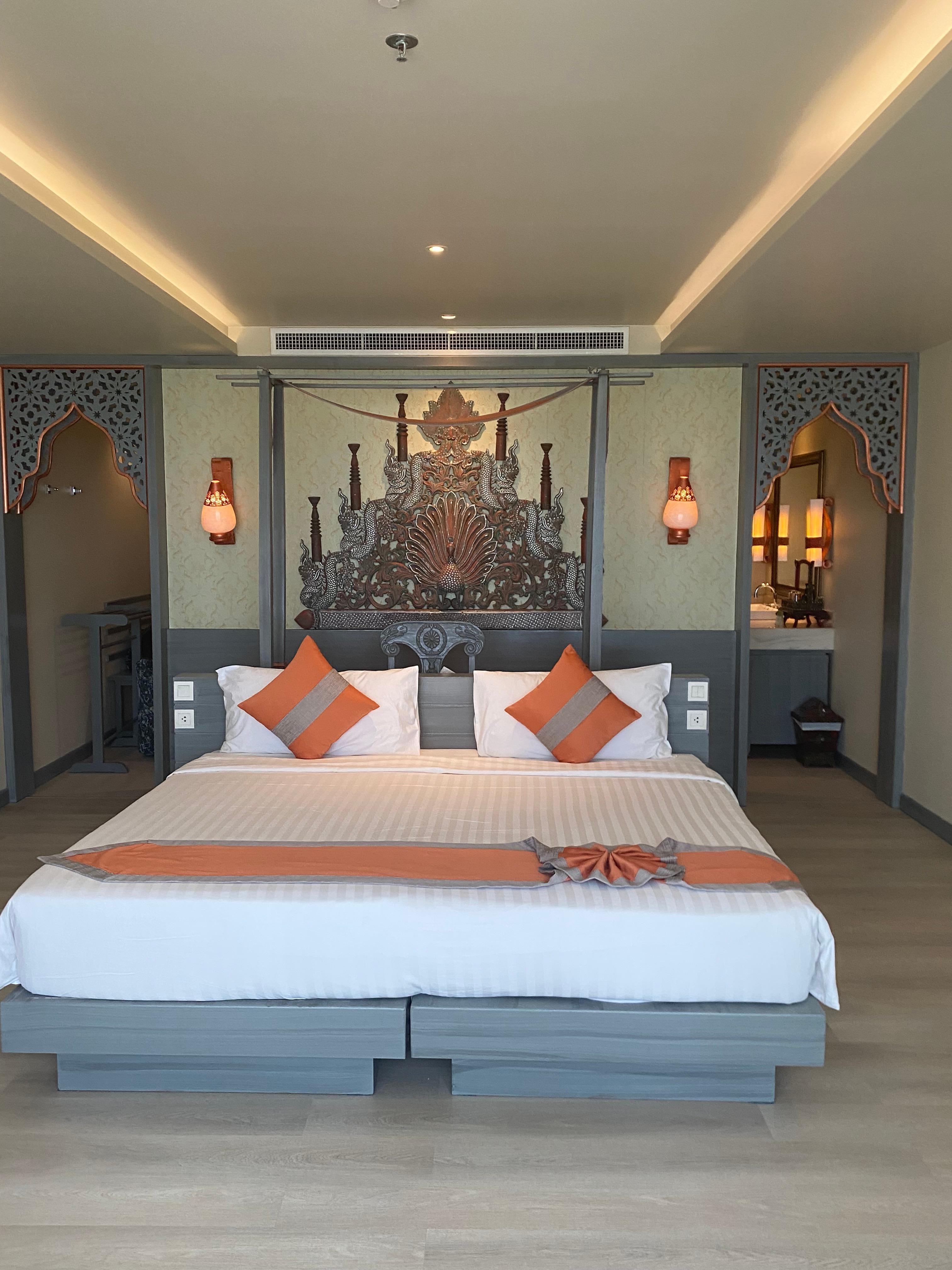 80 sqm room - very large comfy bed 