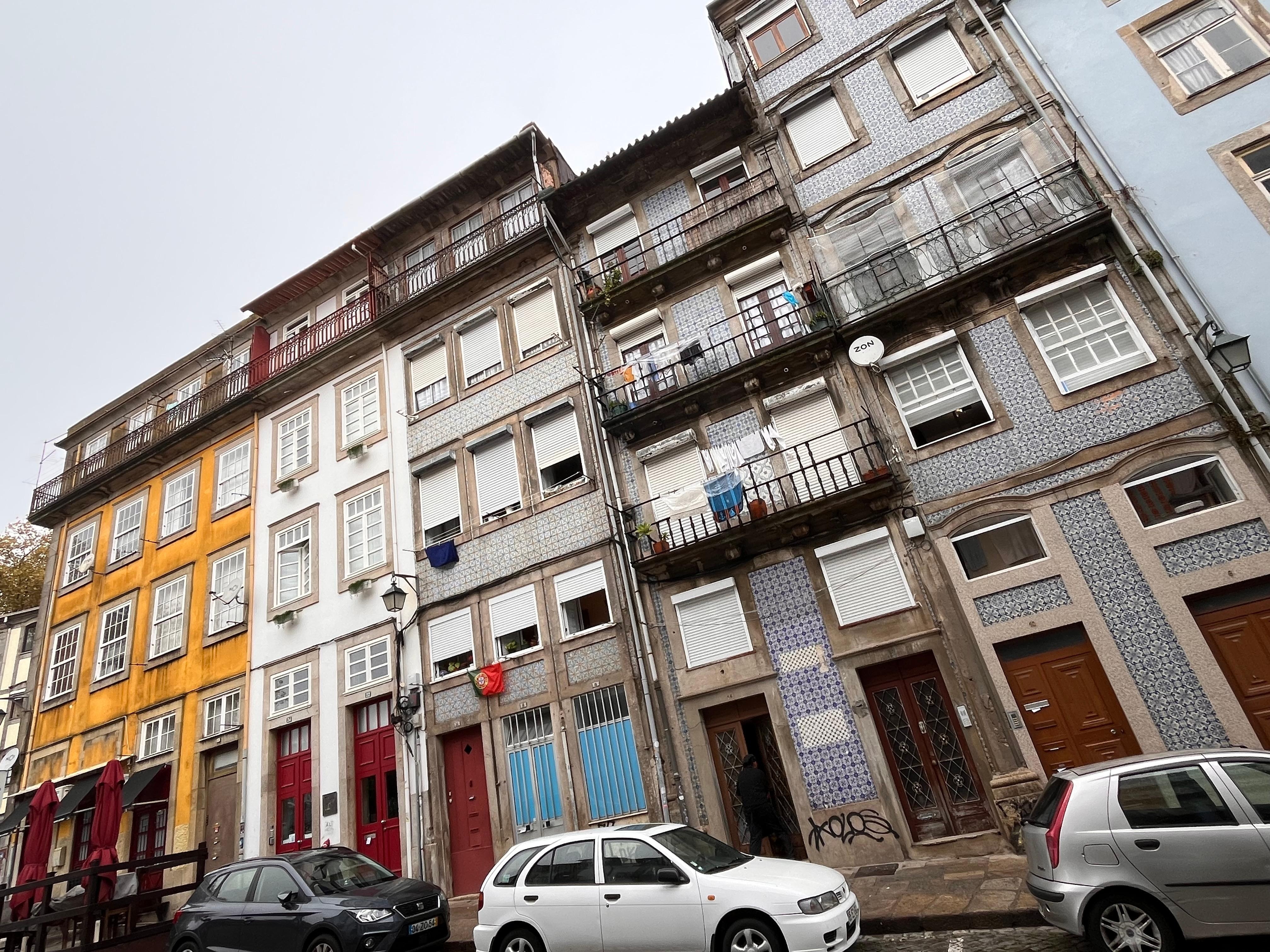 a lot of nice restuarants around the corner. 