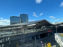La station de train situé devant l'hôtel.  Très pratique!