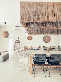 Breakfast room and reception