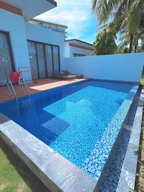 ヴィラの専用プール