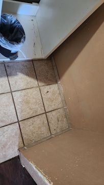 Dirt/mud/grime all over flooring