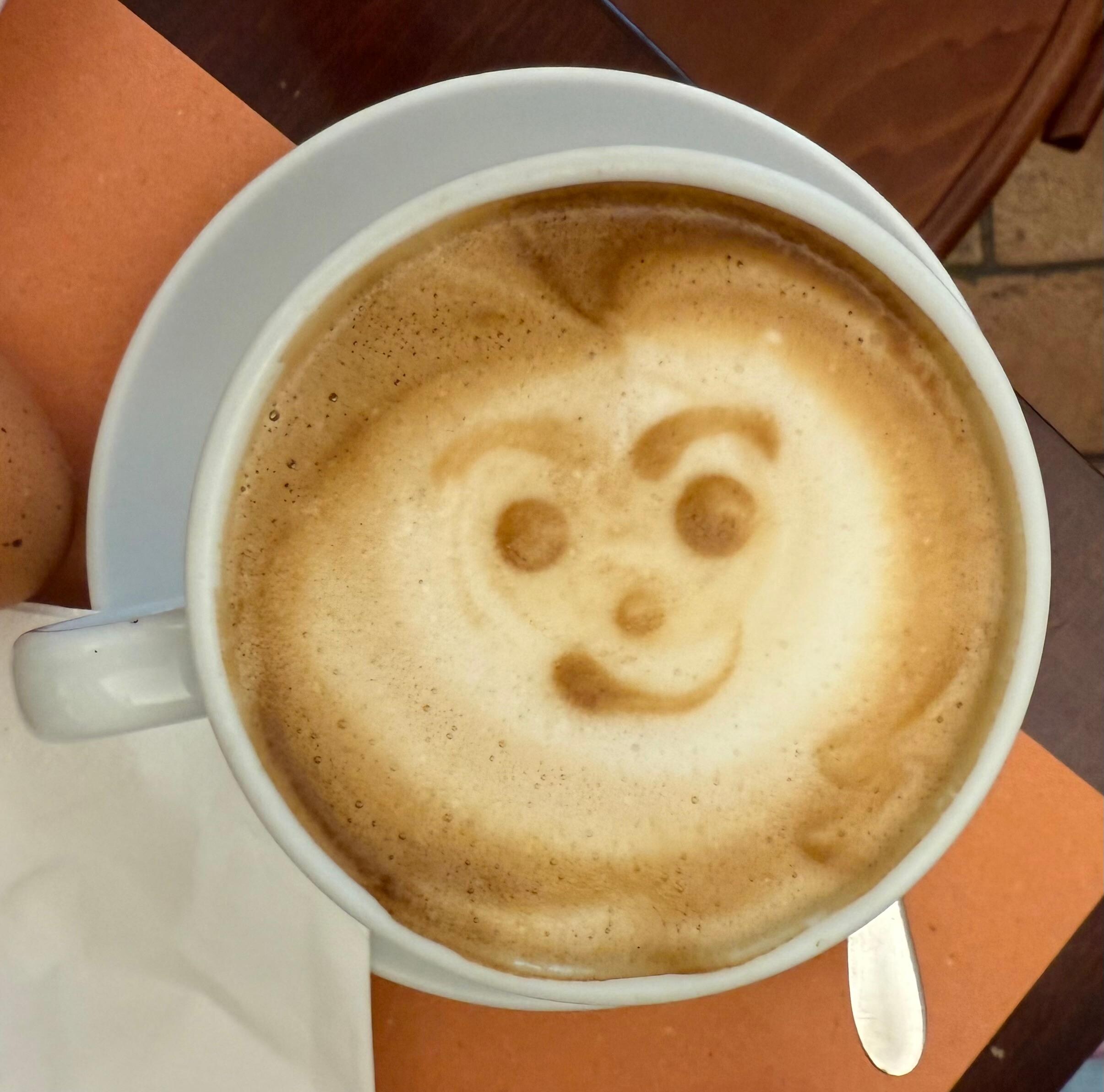 A decorated and absolutely delicious cappuccino ❤️