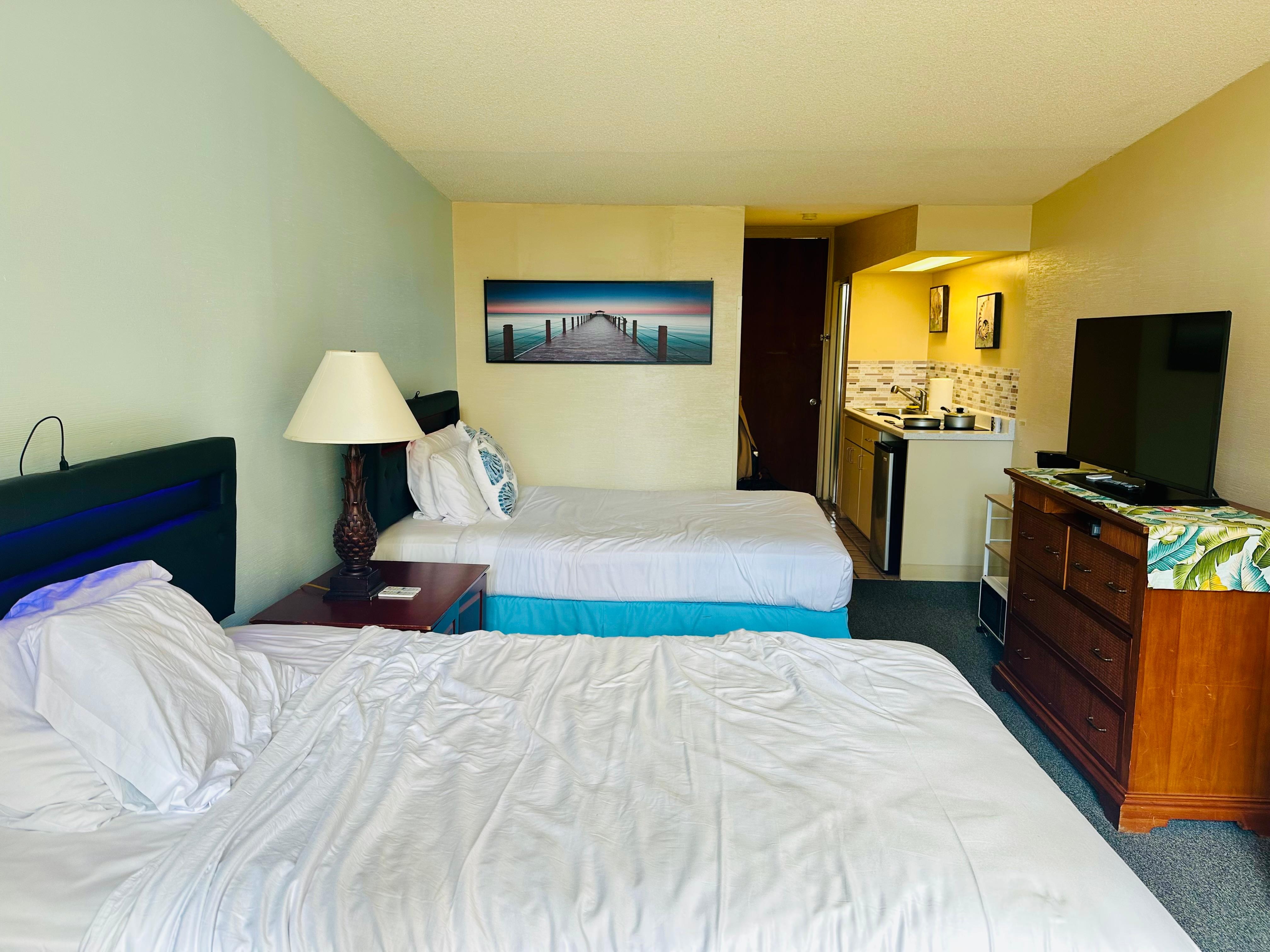 A super clean room with a lanai.