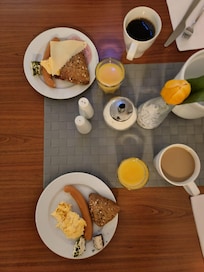 Desayuno tipo buffet, variado