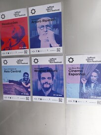 Perto do hotel está o cinema de rua Nimas. E lá será palco do lefest Lisboa. Essas fotos são dos filmes do festival, em destaque o Agente Secreto, com o ator Vagner Moura.