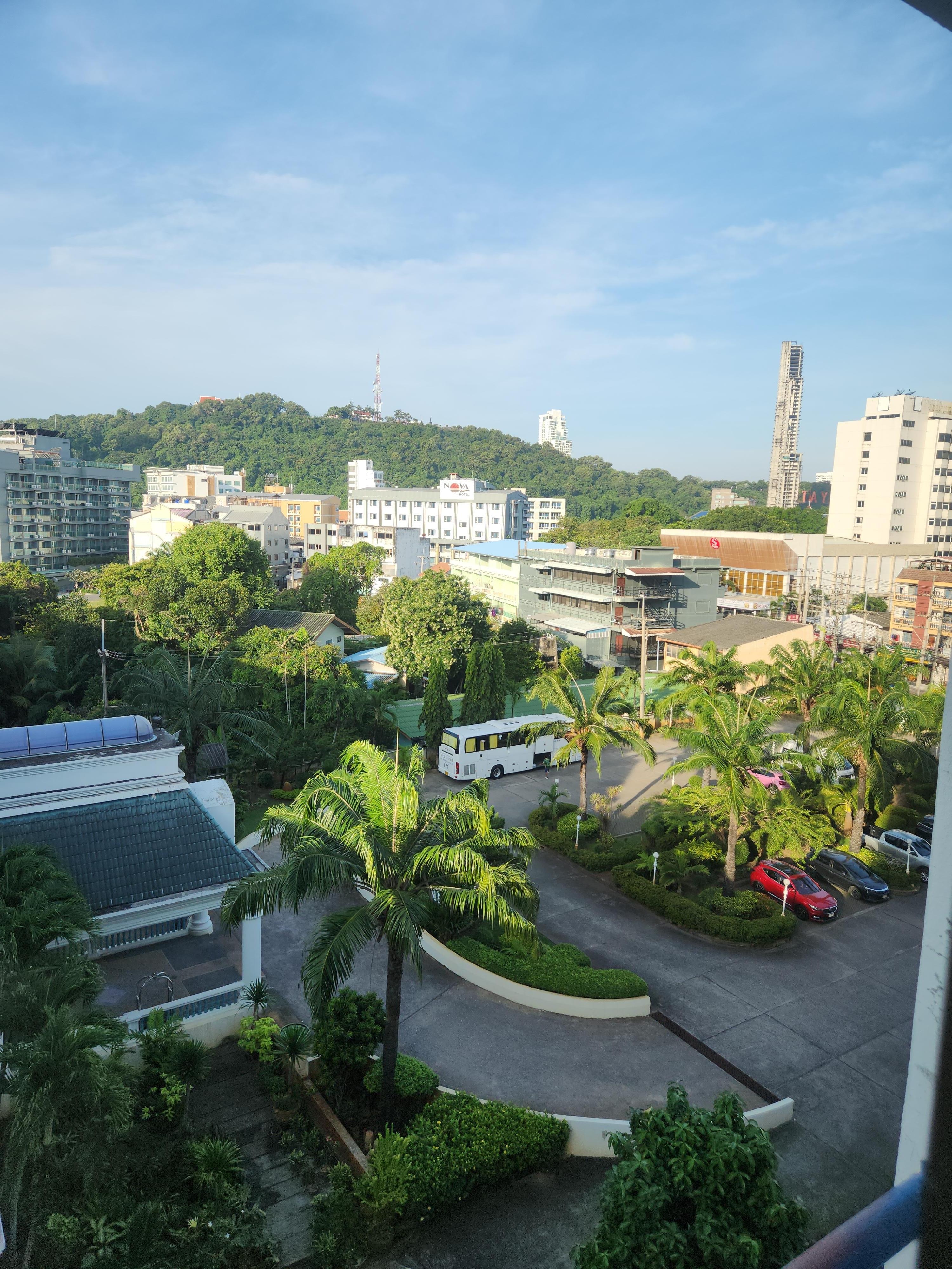 View from my 6th floor room. Bonus: Windows can open :-)
