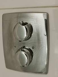 falsch gereinigt, völlig zerkratzt