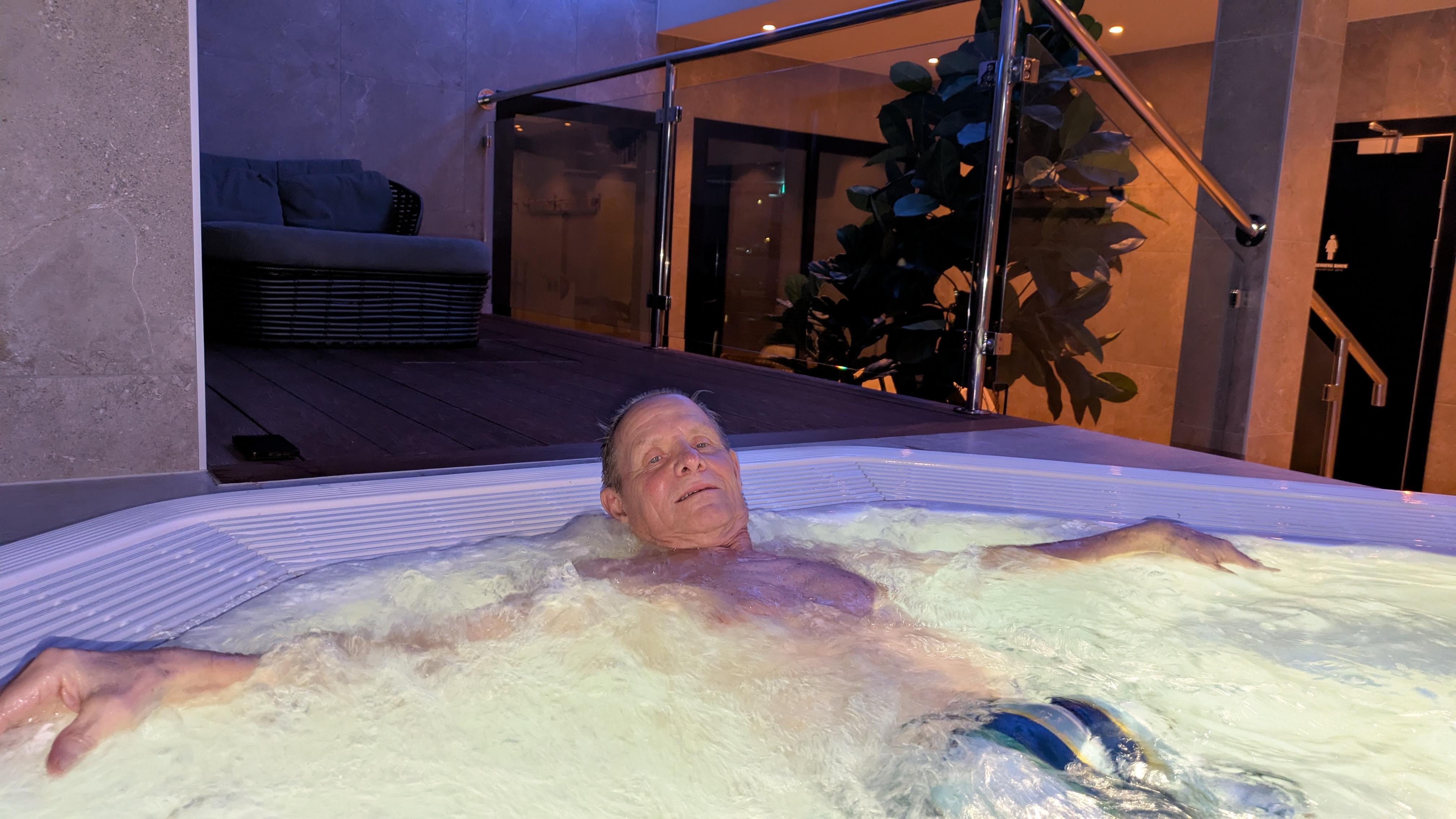 Skönt gratis bubbelpool 