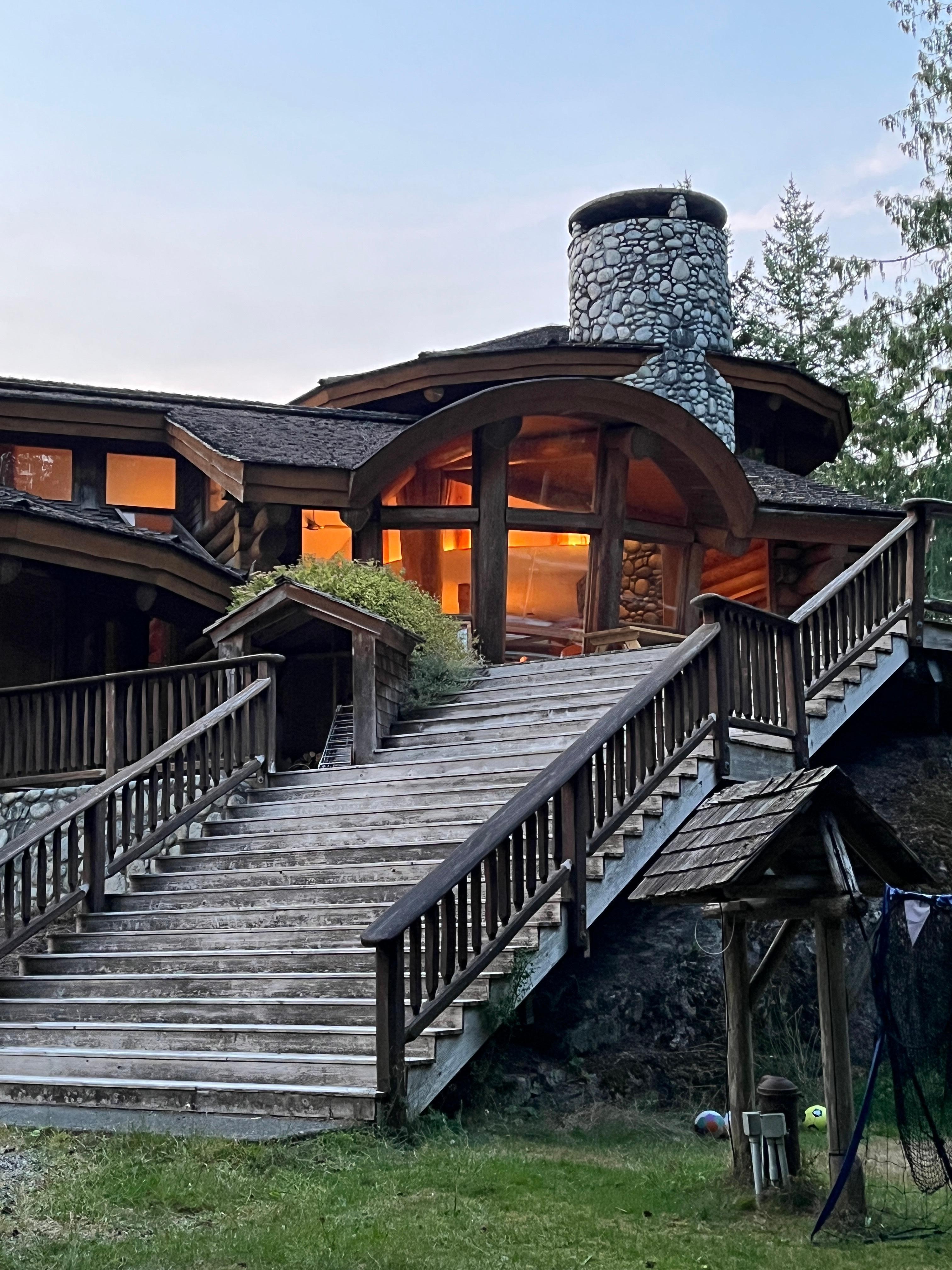 Beautiful & comfortable accommodations in the midst of forest & lakes! 