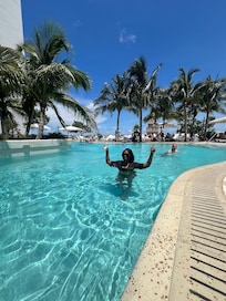 9th floor rooftop pool