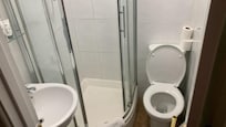 Compact bijoux en-suite