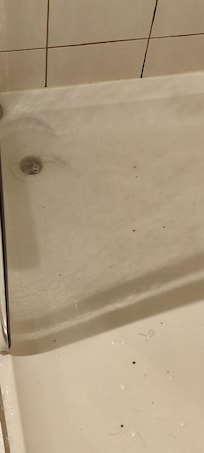 Nous avons essayé de déboucher en mettant de l'eau chaude (bouilloire)