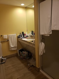 Great sized bathroom