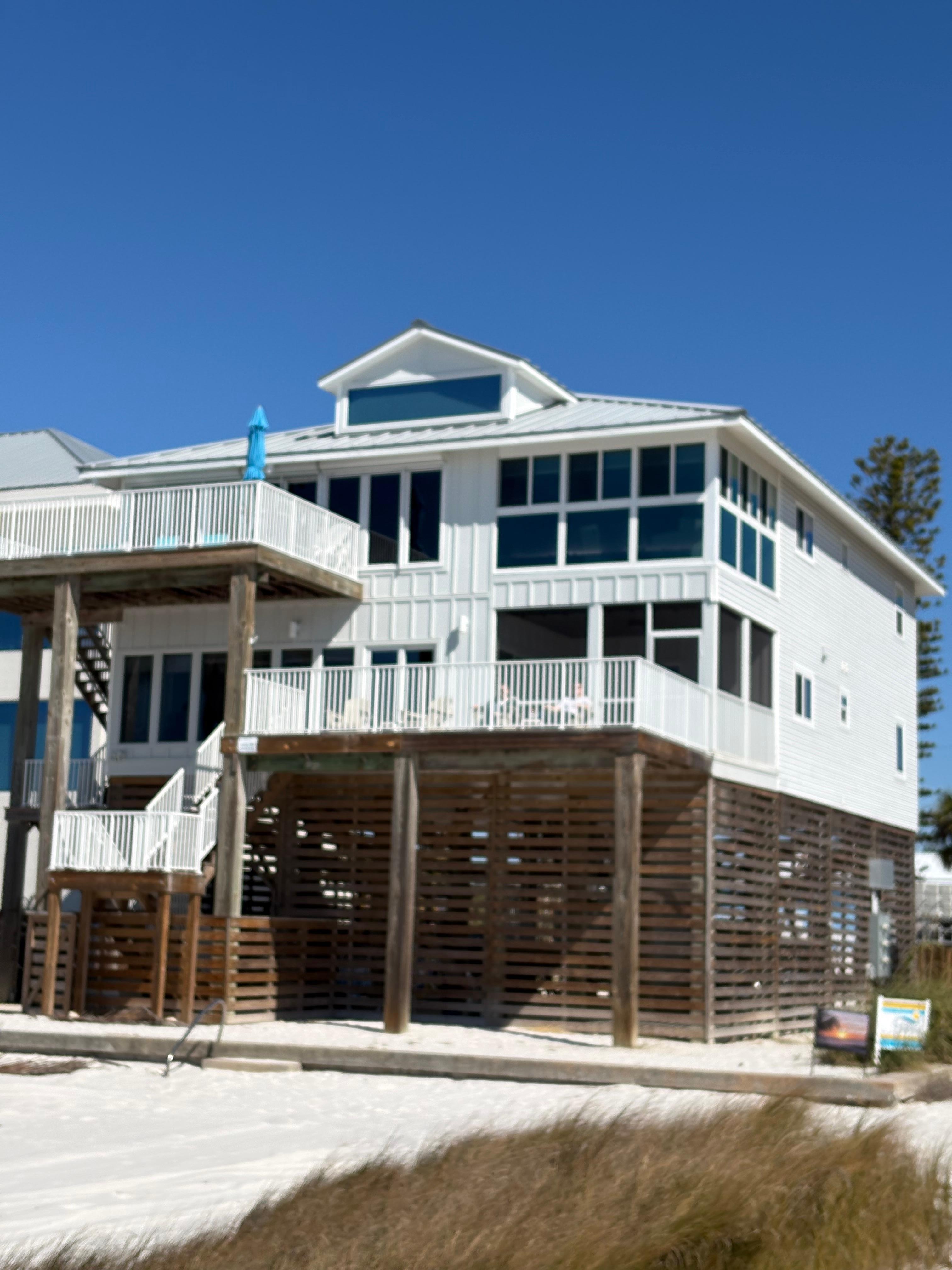 The property listing states 2 balconies, however only the bottom balcony is included.