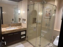 シャワールームとバスタブもありました。